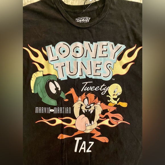 🆕NWT Looney Tunes t- Shirt Taz, Bugs Bunny, Daffy Duck, Marvin the Martian - Picture 7 of 11